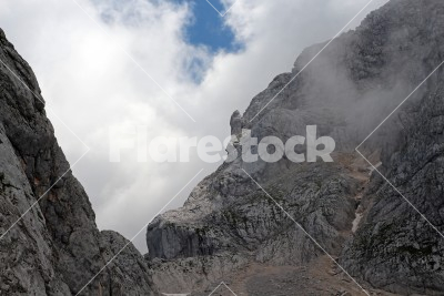 Cloudy rocks - Clouds running over great rocks